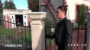 MILF française baisée dans un taxi parisien