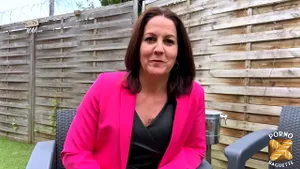 MILF française Ellie se fait défoncer la chatte