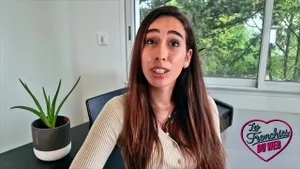 Camila française se masturbe et jouit plusieurs fois