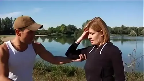 Maman française mature baise passionnément en amateur