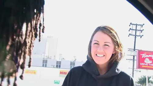 Amateur excitée se fait baiser brutalement par grosse bite